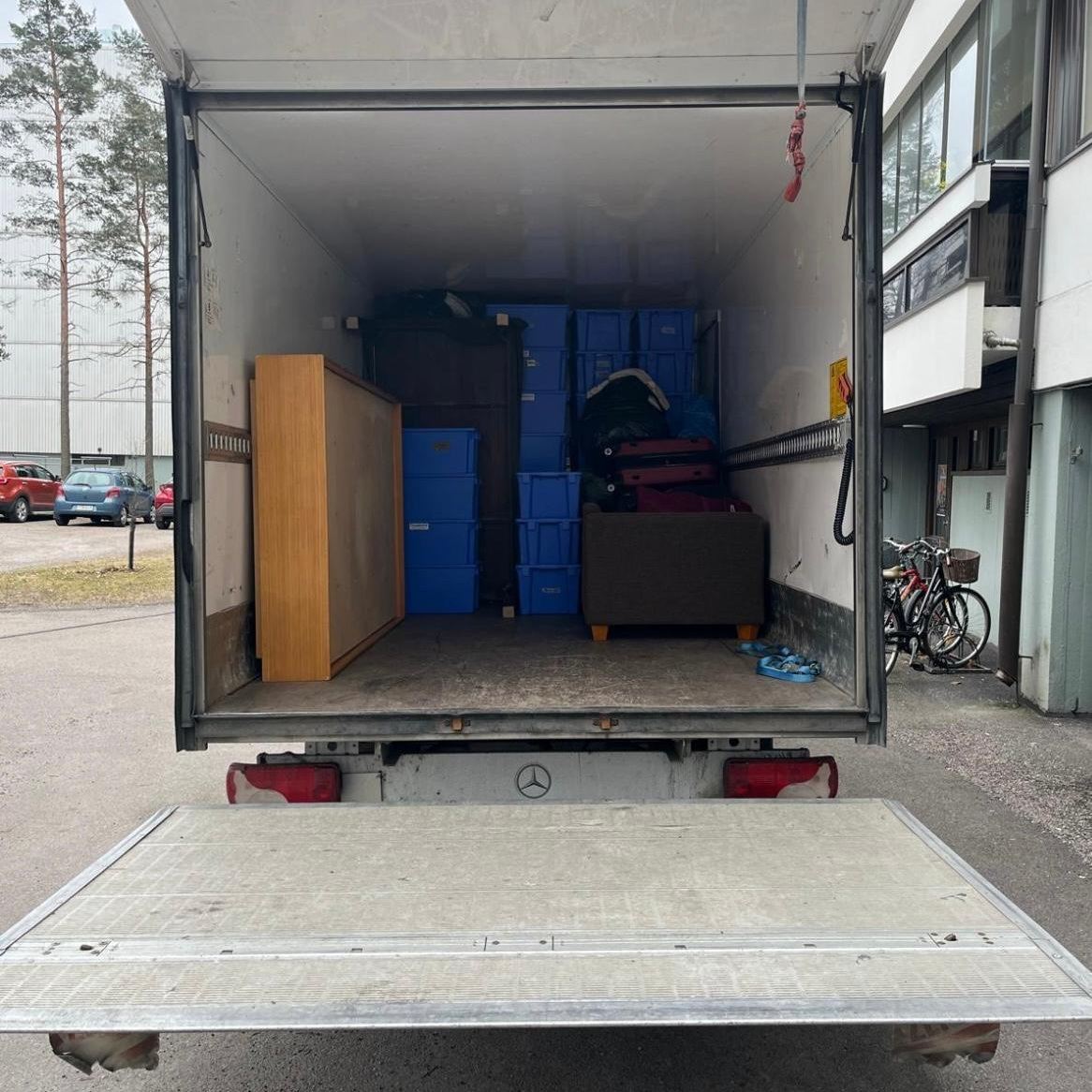 Muuttopalvelu Matinkylä ja Niittykumpu – muuttoauto lastataan